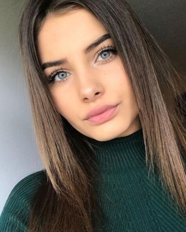 mavi gözlü qız