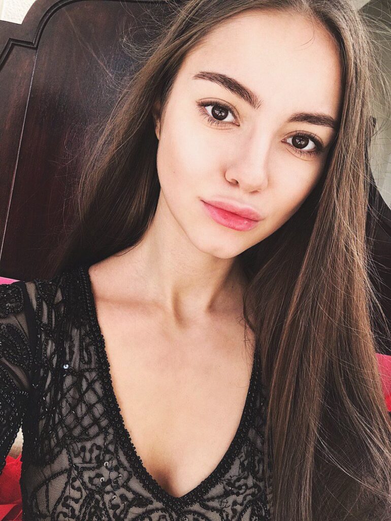 The most beautiful porn actresses: top-50 (250 photos)