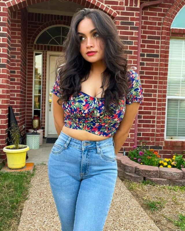 Heer Naik (@heer.naik)