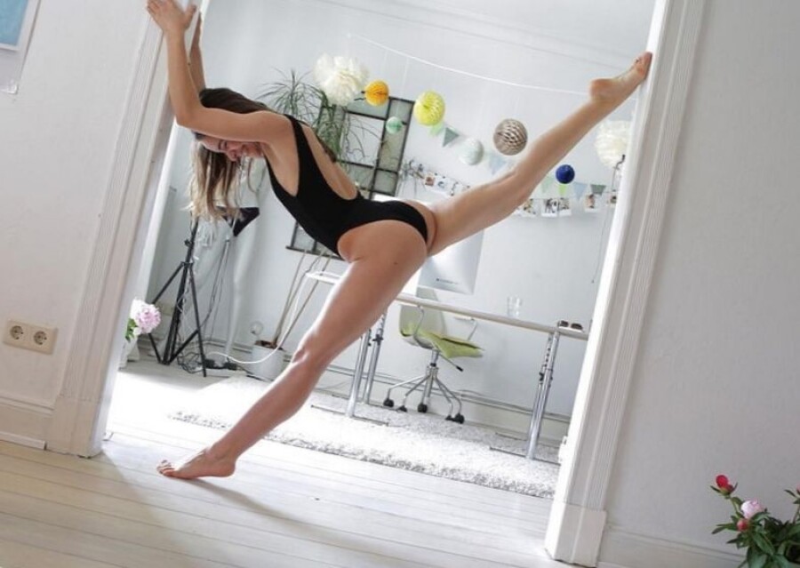 71 FOTOS de hermosas chicas haciendo splits