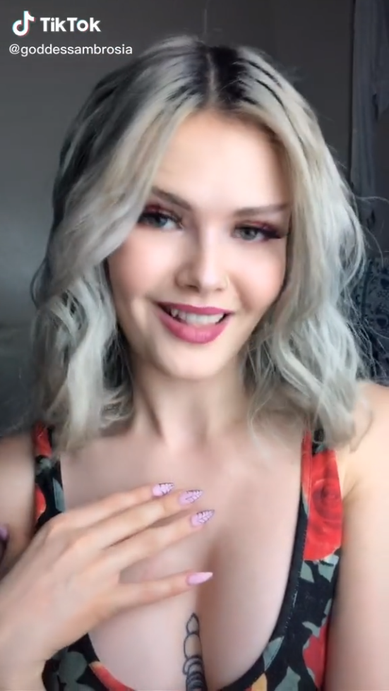 DéesseAmbroisie ( @goddessambrosia)