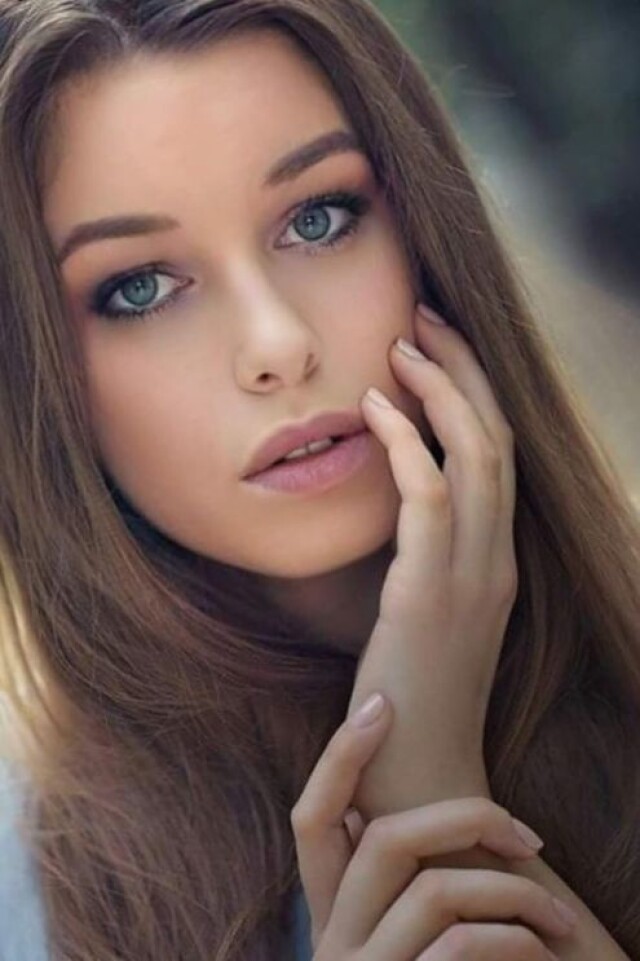 mavi gözlü qız
