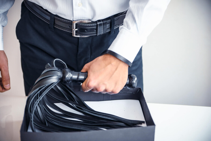 Pengalaman pertama saya memukul BDSM - kisah nyata