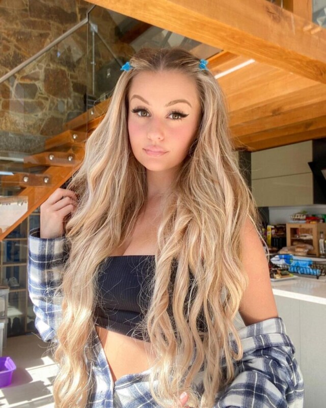 Holly X (@hollyh)