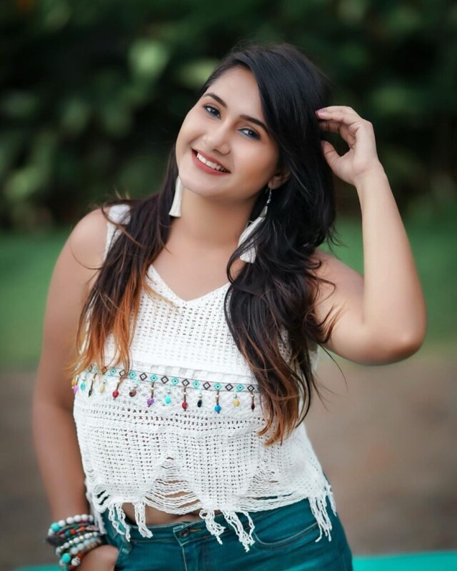 Divya Upadhyay (@divyaupadhyay96)